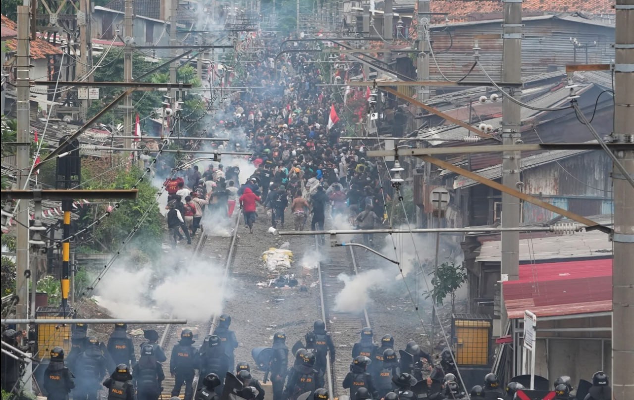 印尼爆发全国性抗议：全民怒斥“特权政治”，要求废除高额补贴