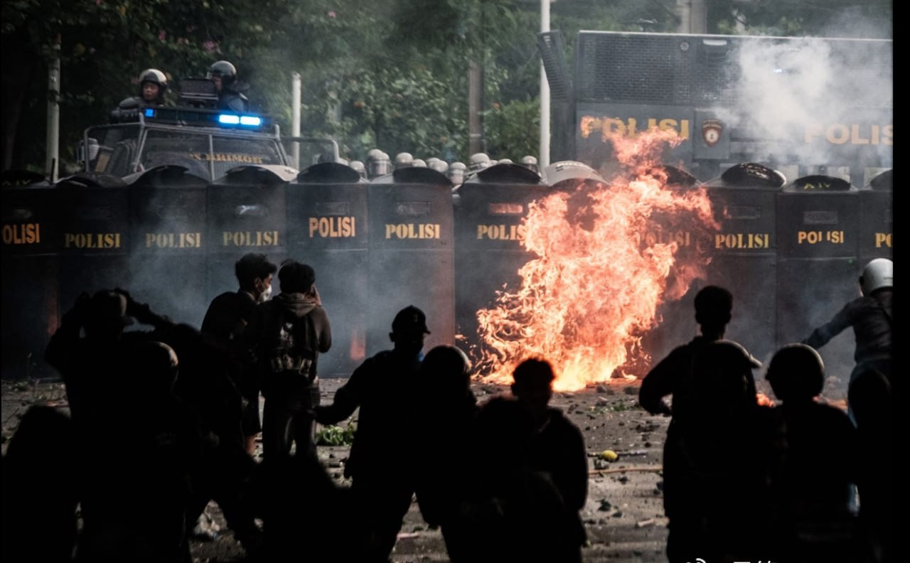 印尼爆发全国性抗议：全民怒斥“特权政治”，要求废除高额补贴