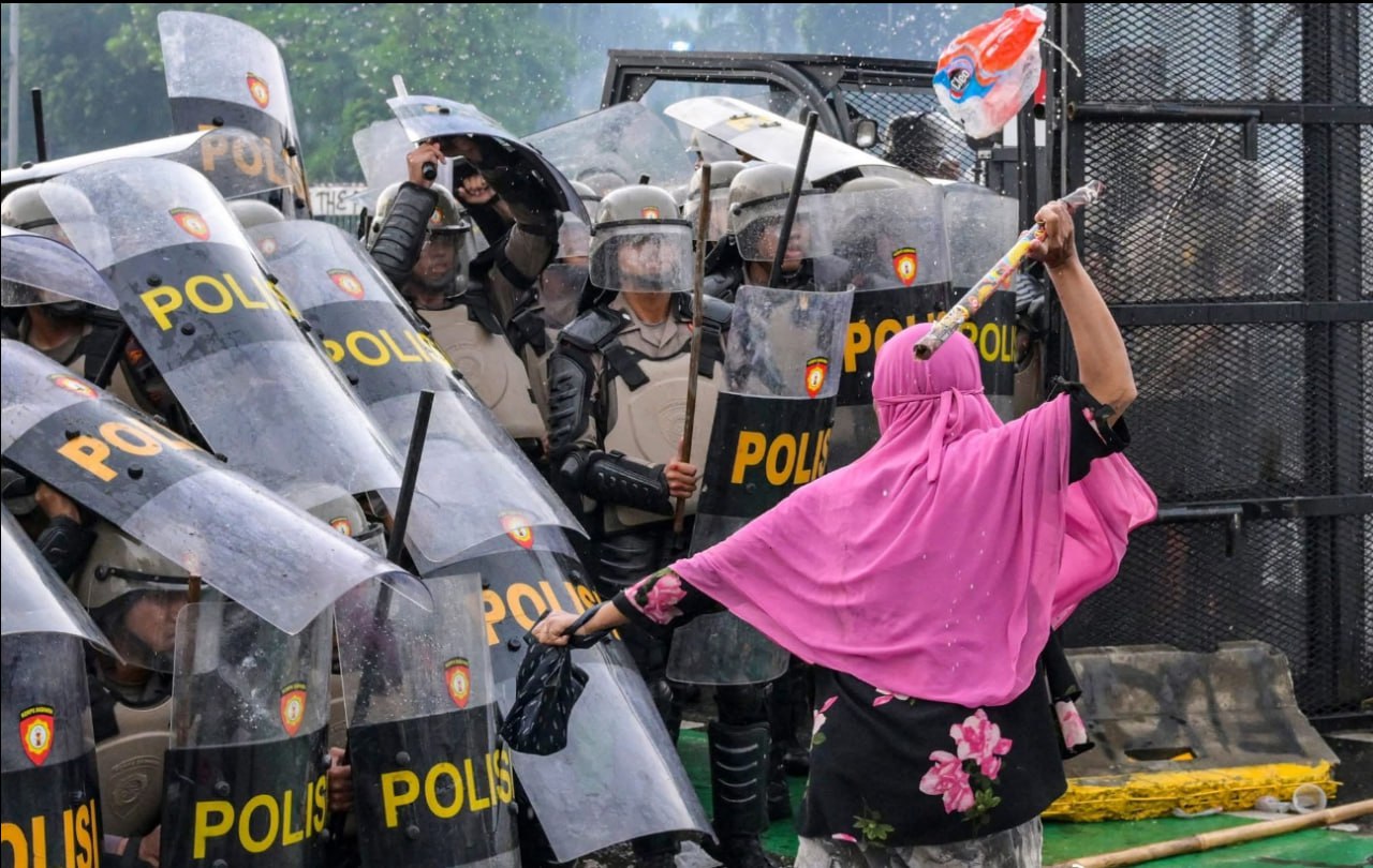 印尼爆发全国性抗议：全民怒斥“特权政治”，要求废除高额补贴