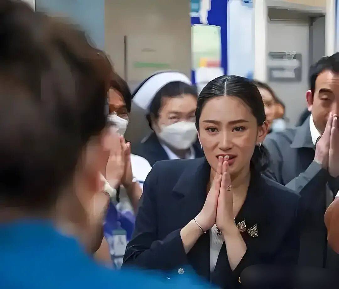 佩通坦被解职，军方再次击败他信家族，想翻身，恐怕只有一条路