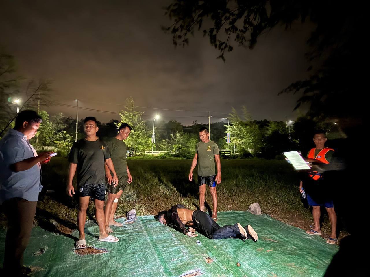 已找到三名被海浪卷走的遇难者遗体,三人均为男性