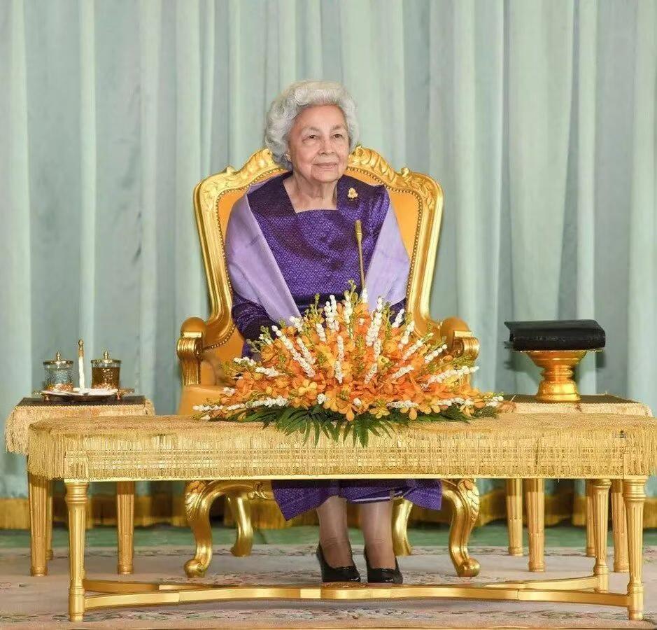 柬埔寨太后莫尼列正在中国接受治疗