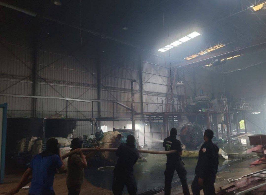 一场有预谋的大火烧毁了一座仓库和毒品生产设备