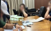 NBI卧底抓现行！BIR官员收贿60万比索被当场逮捕