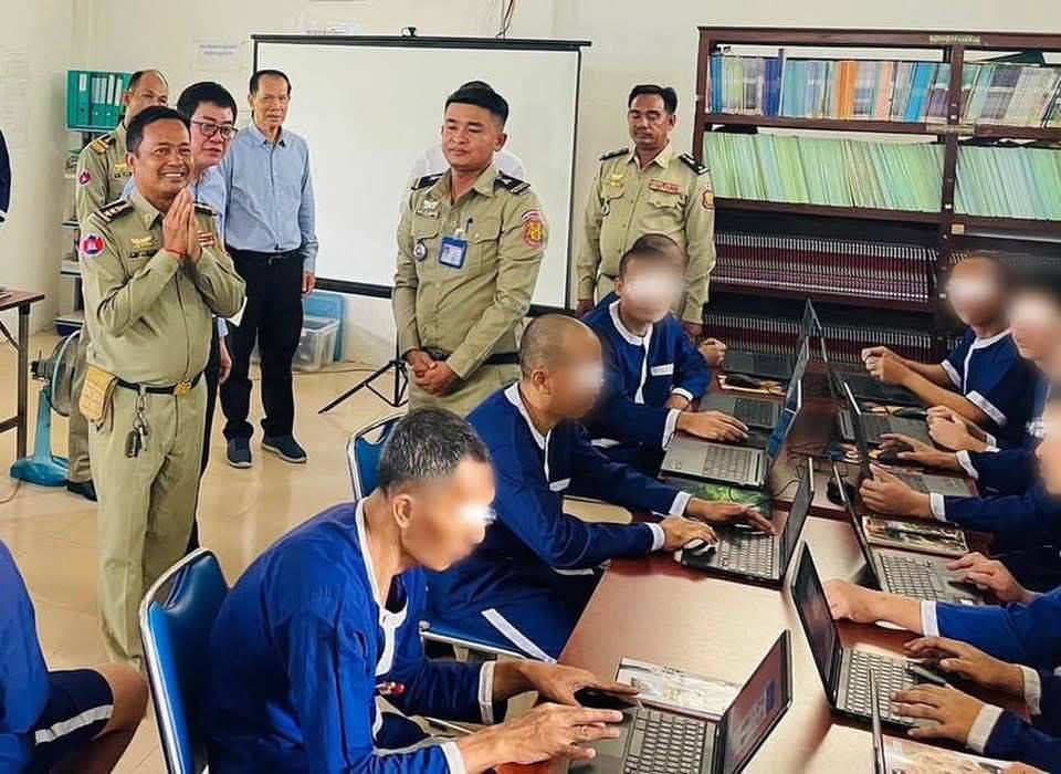 柬埔寨鼓励大家积极参加敲键盘