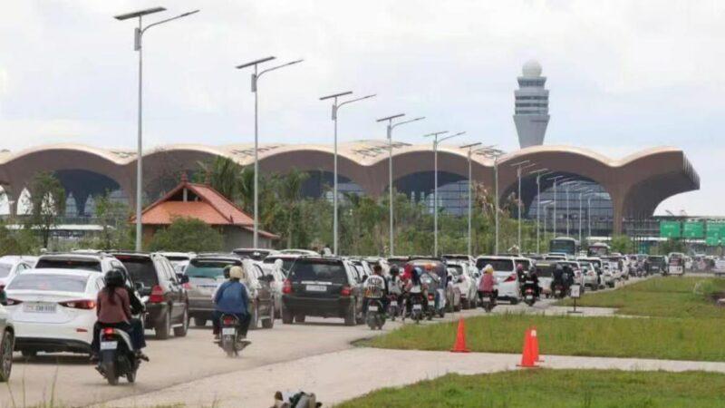 金边新机场停车费用高?柬民航发言人:请正确使用停车场!