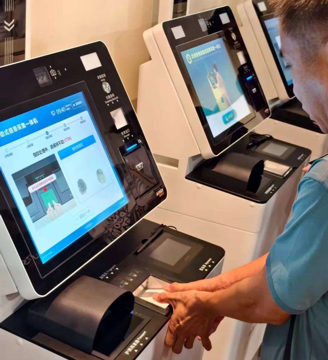 中国驻泰大使馆上线新设备 #护照办理只需五分钟 