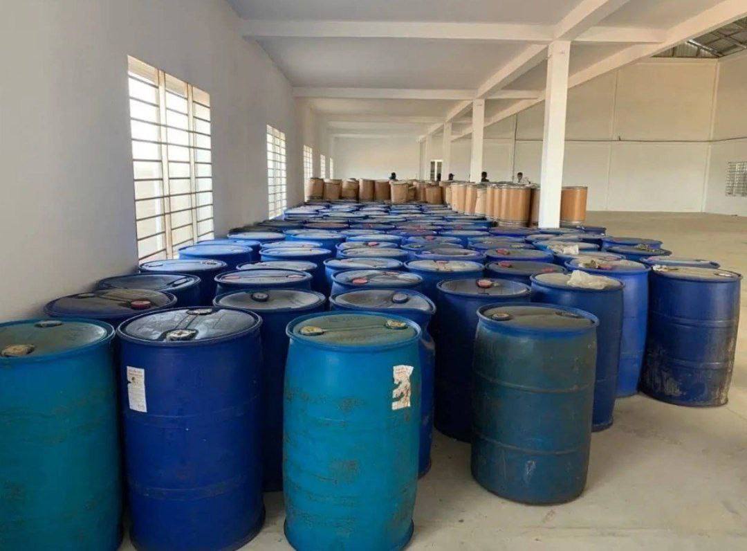 一场有预谋的大火烧毁了一座仓库和毒品生产设备