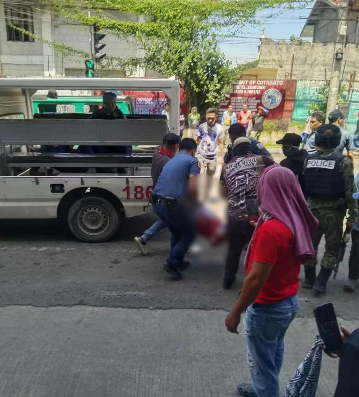 青年议员与兄长当街遇害，市长悬赏抓凶手