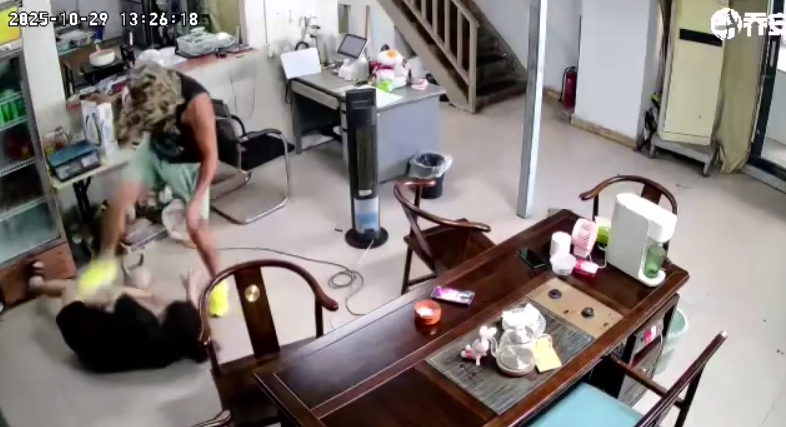 金三角大黄楼二栋入室行凶案：凶手在逃，商家与居民安全警示！ - 金三角大黄楼