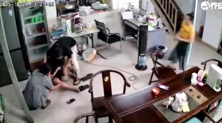 金三角大黄楼二栋入室行凶案：凶手在逃，商家与居民安全警示！ - 金三角大黄楼