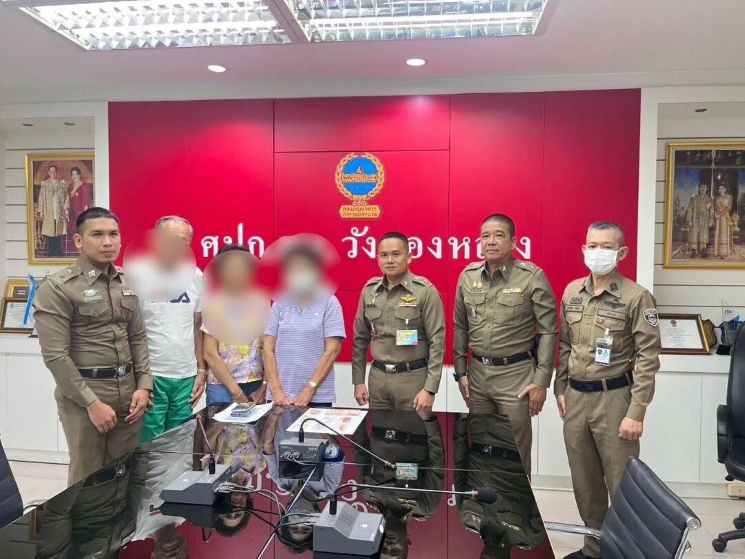 曼谷警方速破香港电诈团伙案:八旬老人132万泰铢巨款与黄金首饰被追回! 曼谷警方速破香港电诈团伙案:八旬老人132万泰铢巨款与黄金首饰被追回! - 曼谷警方