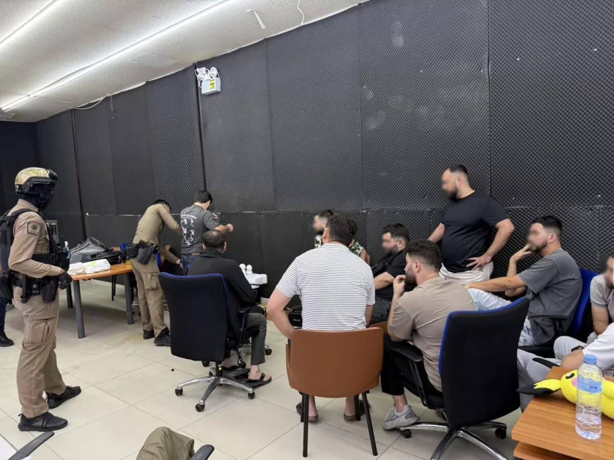 泰国警方突袭曼谷加密货币诈骗窝点 逮捕15名外籍人员