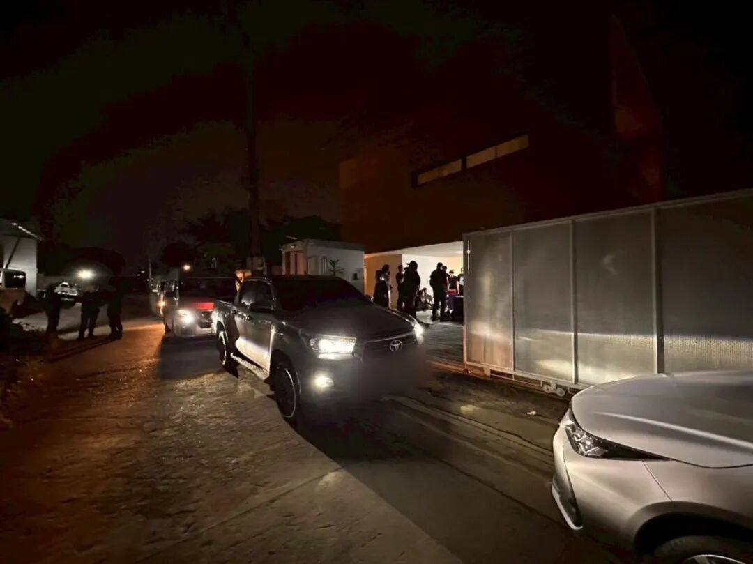 严防边境!泰警围剿KK园诈骗团,抓获多名中菲高管 严防边境!泰警围剿KK园诈骗团,抓获多名中菲高管 - [