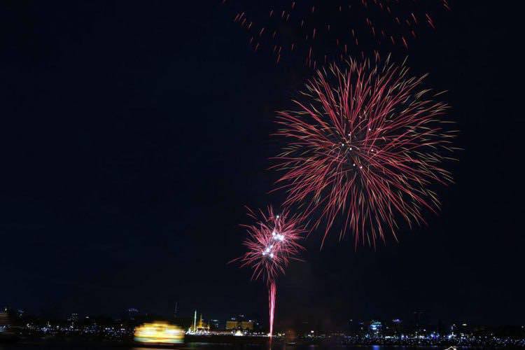 金边送水节2025：今晚王宫前烟花秀璀璨绽放 - 金边送水节烟花