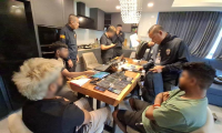 泰国移民警察芭提雅突袭公寓逮捕5名印度人涉嫌为印度网赌公司提供后台技术支持